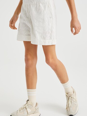 WE Fashion Normální Kalhoty – bílá: přední strana