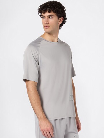 Champion Authentic Athletic Apparel Функционална тениска в сиво: отпред