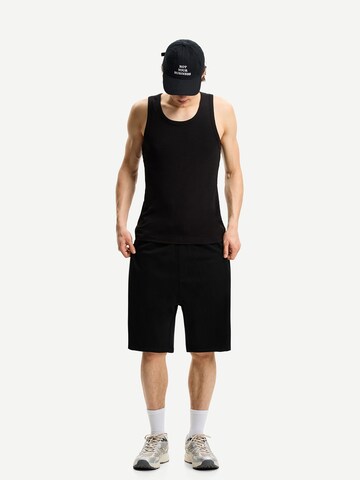 BershkaLoosefit Hlače - crna boja