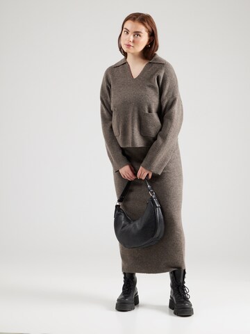 Gonna 'PCNUNA' di PIECES Curve in marrone