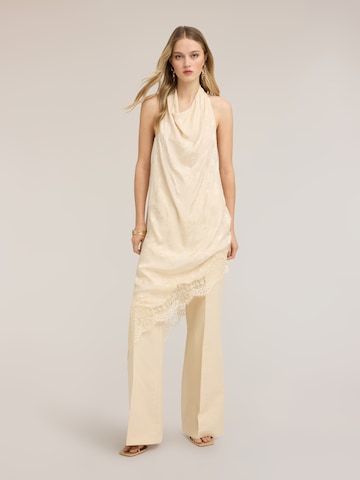 Robe MOTIVI en beige