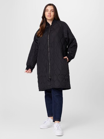 Z-One Between-Seasons Coat 'Milla' in Black: front