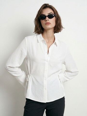 HYPEDROP - Blusa 'Belle' en blanco: frente