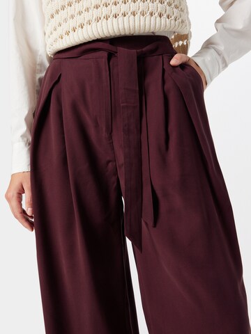 Wide Leg Pantalon à pince 'Ria' ABOUT YOU en marron