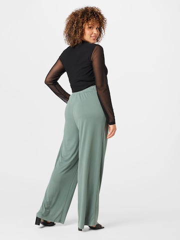 ABOUT YOU Curvy - Loosefit Calças 'Hege' em verde