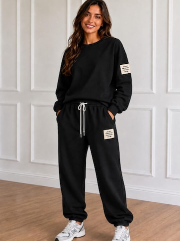 Worldclassca Sweatsuit 'Worldclassca Damen Oversize Jogginganzug' in Black: front