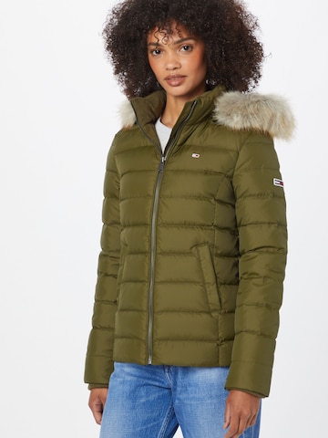 Tommy Jeans Winterjas 'Essential' in Groen: voorkant