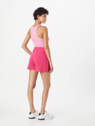 PIECES Regular Shorts 'Chilli' in Pink