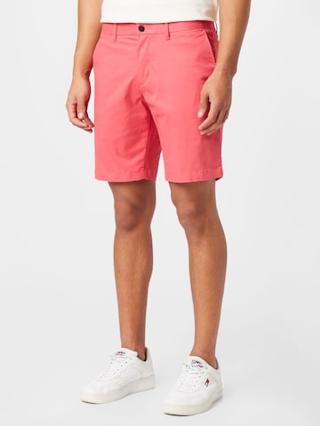 TOMMY HILFIGER Regular Shorts 'Brooklyn 1985' in Rot: predná strana