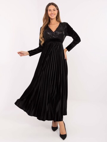 Madnezz House Dress in Black: front