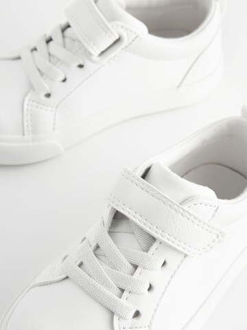 Baskets Next en blanc