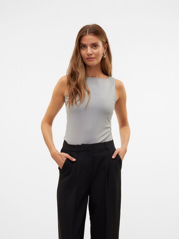 Top 'VMMillion' di VERO MODA in grigio