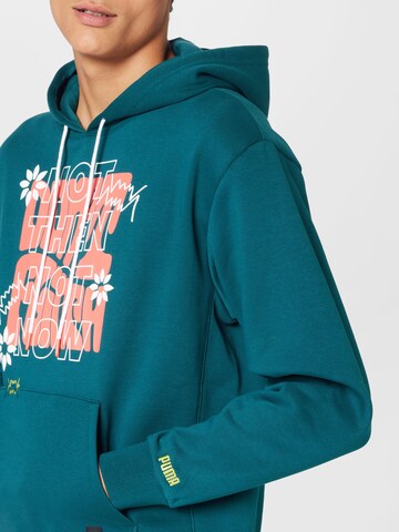 PUMA - Sweatshirt de desporto 'Run it Back' em verde