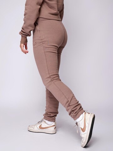 Fortex Fitness - Tapered Pantalón deportivo 'Essential Comfy Jogger' en marrón