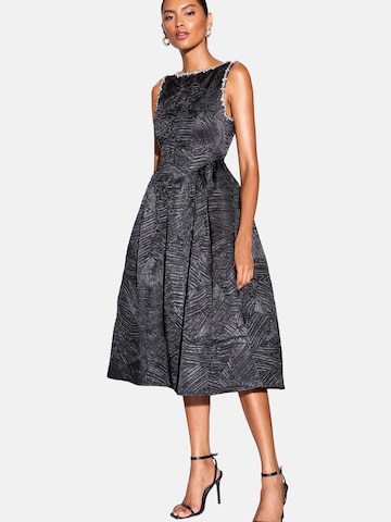 Rochie de la Lipsy pe negru: față