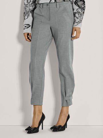 Effilé Pantalon MADELEINE en gris : devant