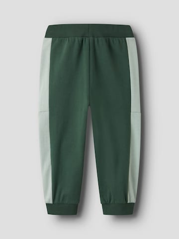 NAME IT - Tapered Pantalón en verde