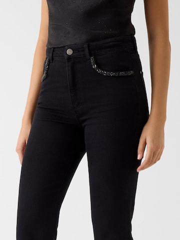 GUESS Tapered Jeans in Blue