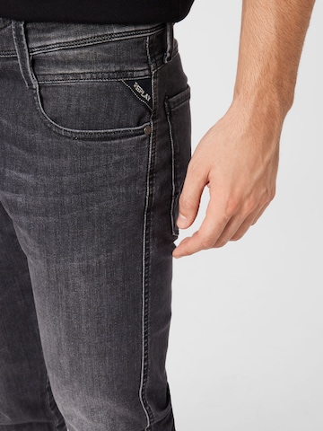 REPLAY Skinny Jeans in Grau