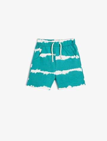 Koton Regular Shorts in Grün: Vorderseite