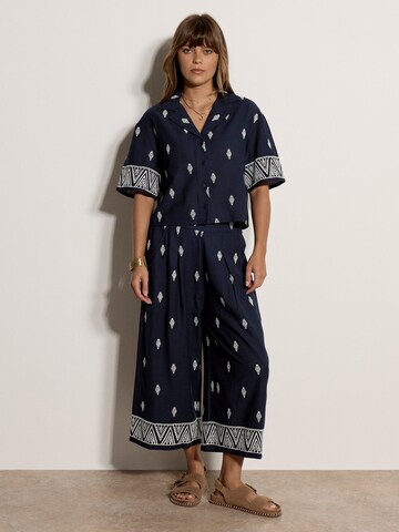 Apricot Blouse ' ' in Blauw: voorkant