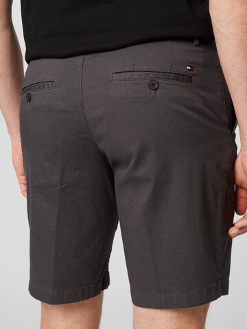 Regular Pantalon à plis TOMMY HILFIGER en gris