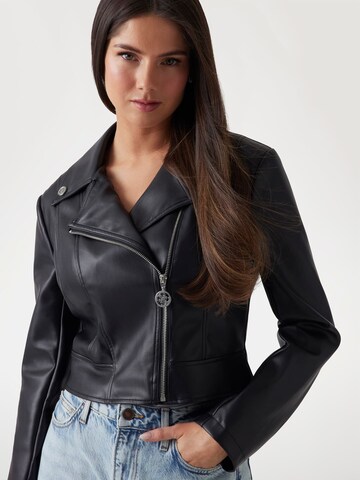 GUESS Jacke in Schwarz