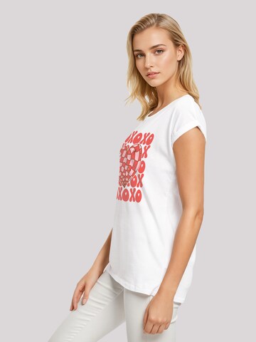 T-shirt 'XOXO Herz Love' F4NT4STIC en blanc