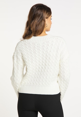 Pullover di faina in bianco