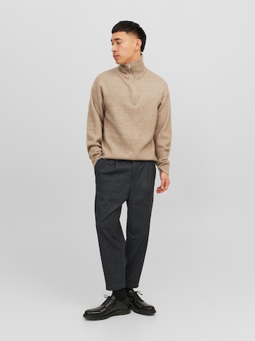 JACK & JONES Regularen Hlače z naborki 'KARL' | siva barva