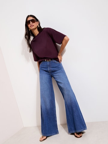 Friends Like These Shirt in Red