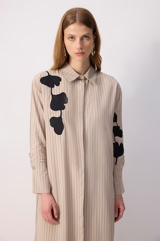 Touche Prive Abendkleid in Beige