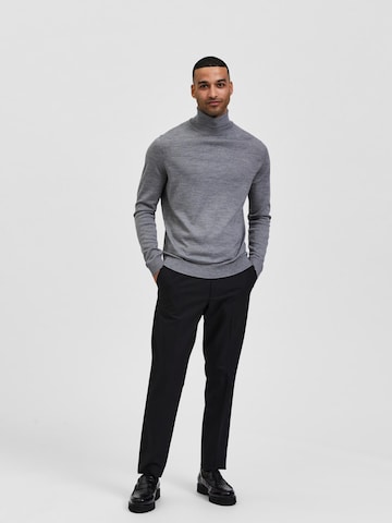 SELECTED HOMME Pullover i grå