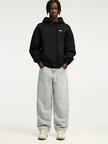 Pull&Bear Loosefit Jeans i grå