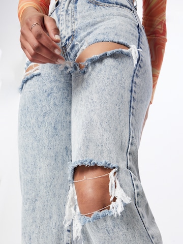 Loosefit Jeans 'Now or Never Distressed' de la Nasty Gal pe albastru