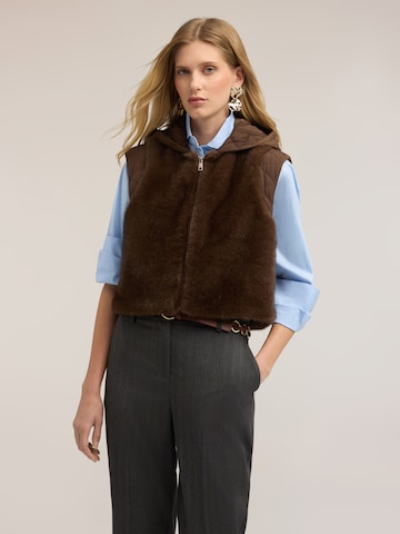MOTIVI Vest in Brown