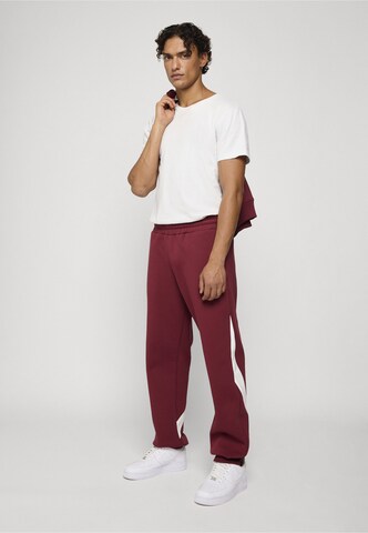 Tapered Pantaloni di Unfair Athletics in rosso