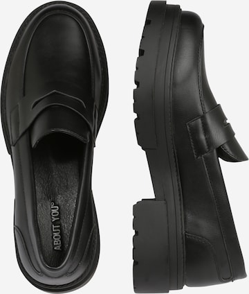 ABOUT YOU Classic Flats 'Valerie Loafer' in Black