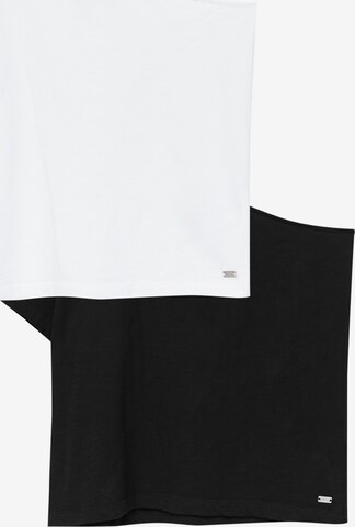 T-shirt Pull&Bear en noir : devant