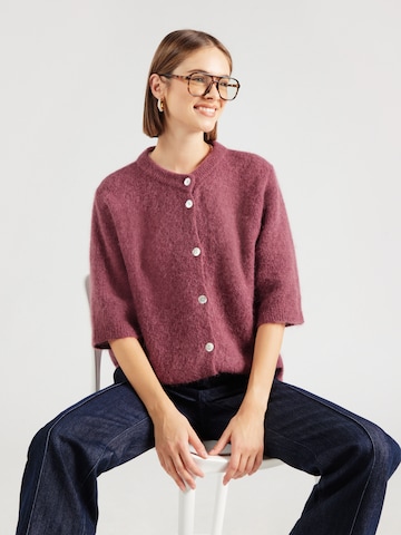 Noella Strickjacke in Rot: Vorderseite