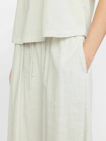 Gonna 'Ebbi' di Soft Rebels in bianco