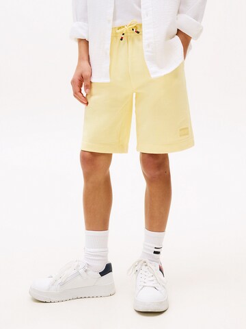 TOMMY HILFIGER Regular Broek in Geel: voorkant