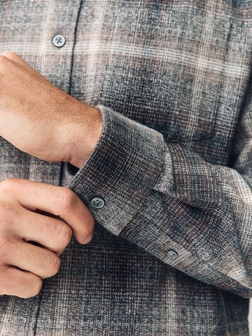 Coupe regular Chemise Next en gris