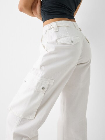 Loosefit Pantalon cargo Bershka en blanc