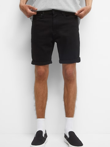 Pull&Bear Regular Shorts in Schwarz: predná strana