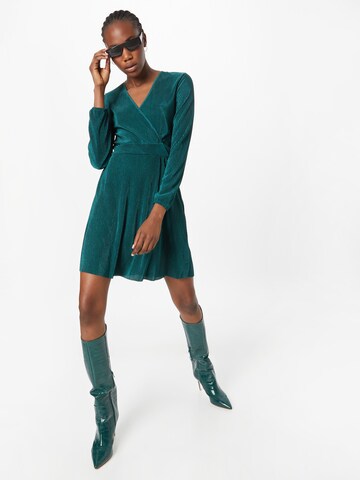 Robe 'Ashley' ABOUT YOU en vert