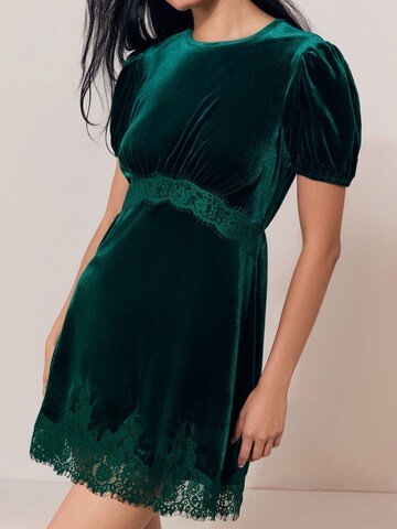 Lipsy Kleid in Grün