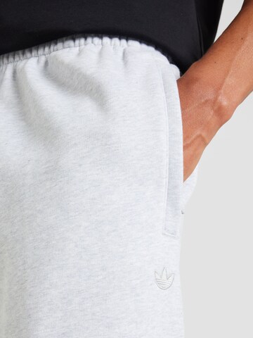 ADIDAS ORIGINALS Loosefit Hose 'Essentials' in Grau
