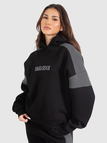 Smilodox Sweatshirt 'Malea' in Zwart: voorkant