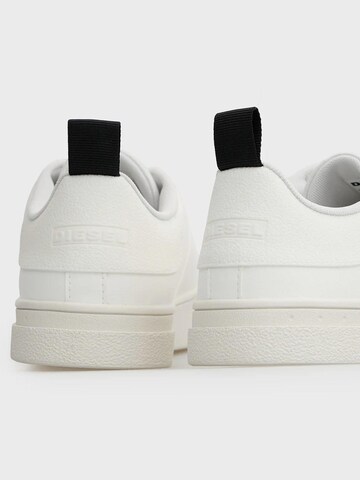 Baskets basses 'S-CLEVER' DIESEL en blanc